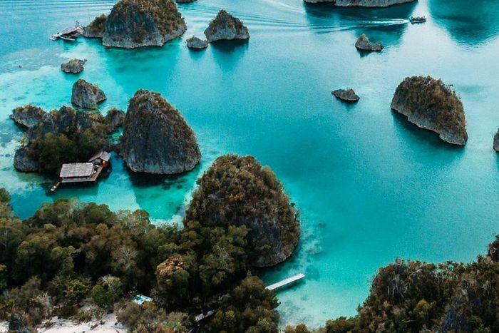 Alyui Bay, Waigeo, Raja Ampat