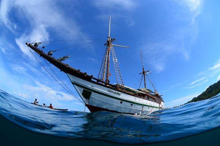 Tambora liveaboard