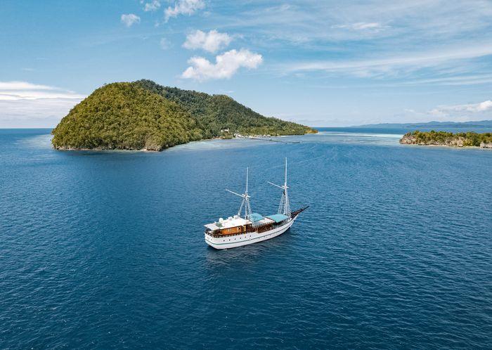 Tambora liveaboard