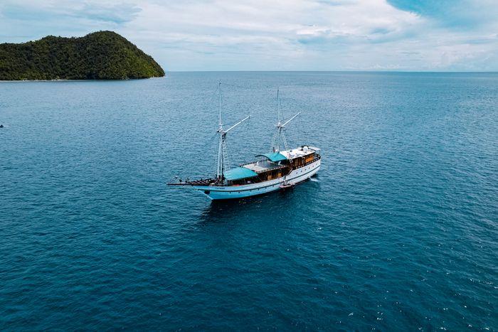 Tambora liveaboard